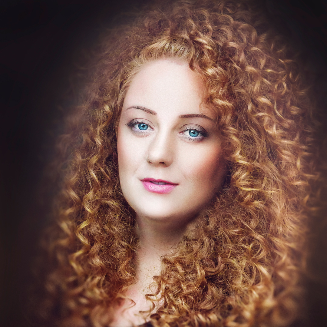 Rachael Divers Business Headshot